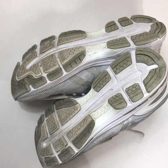 Asics Air Nimbus 19 White & Gray Athletic Running Shoes with Supportive Midsole - Picture 10 of 13